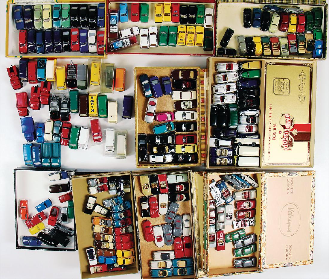 VOLKSWAGEN/CURSOR mixed lot of 1:40 plastic model cars, (1 of 2)