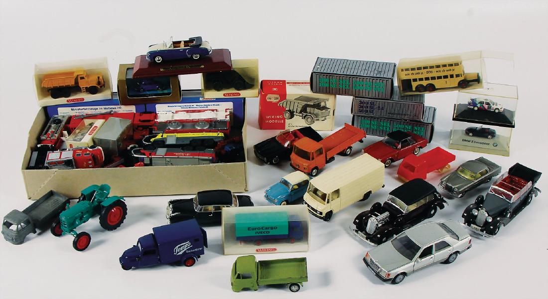 big mixed lot with more than 30 model cars Wartburg (1 of 1)