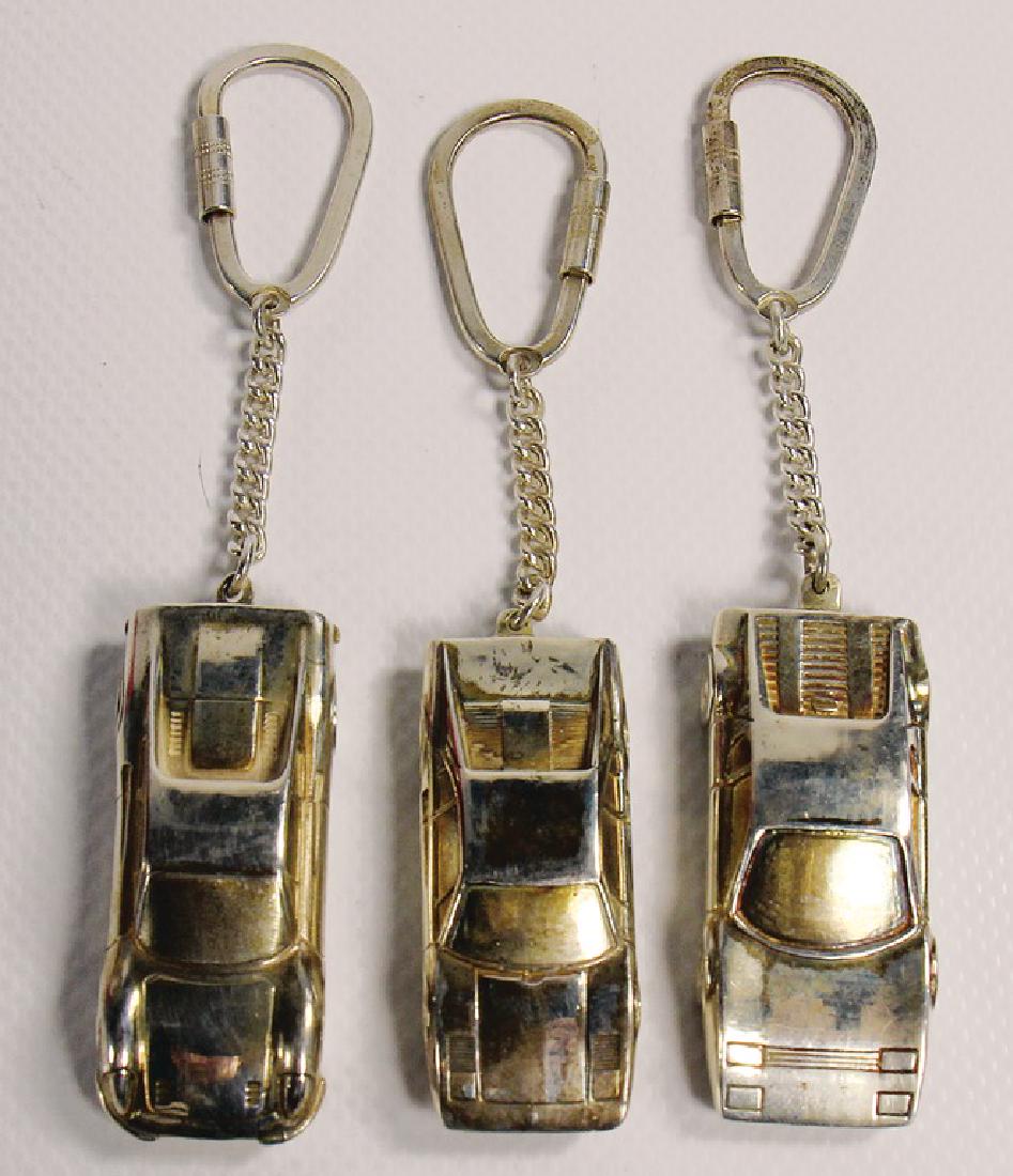 FERRARI mixed lot of 3 key pendants Ferrari 512BB,: FERRARI mixed lot of 3 key pendants Ferrari 512BB, 246GT, 328, made of Sterling silver, slight traces of usage, otherwise good condition German Description FERRARI Konv. 3 Schlüsselanhänger Ferrari 