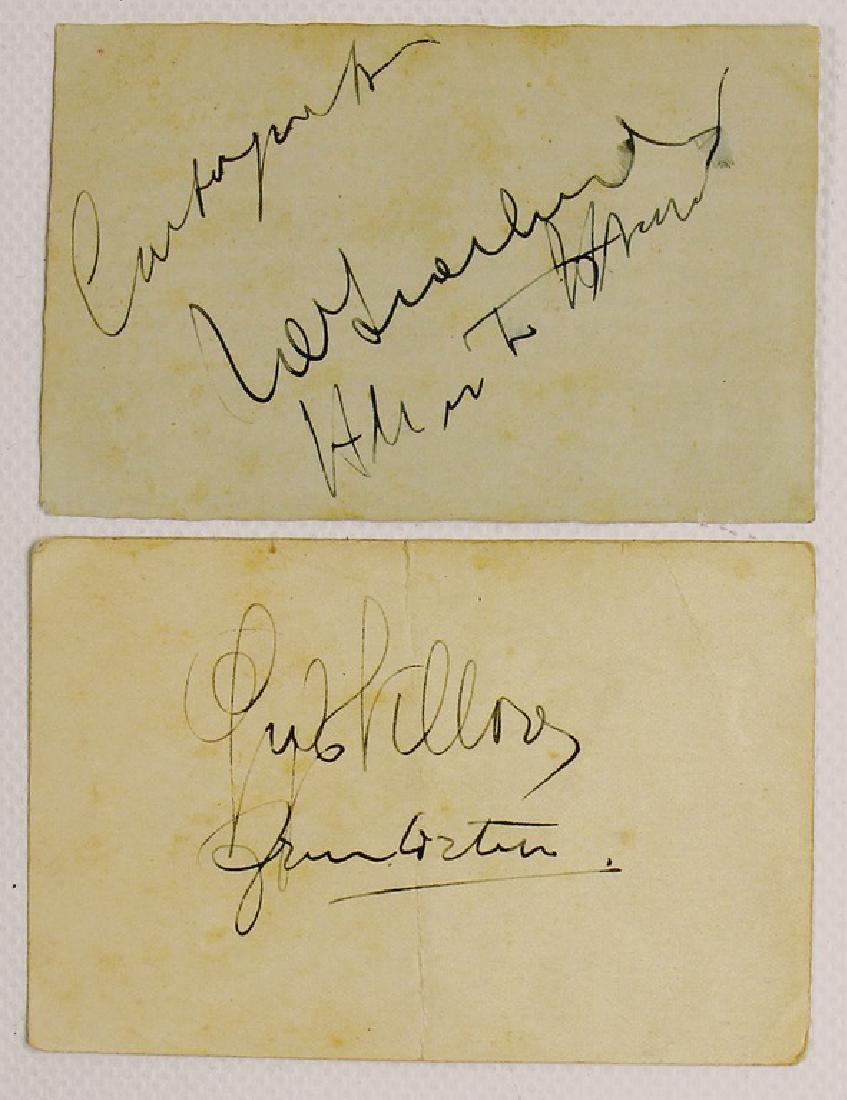 mixed lot of 2 small cards autographed by Tazio: mixed lot of 2 small cards autographed by Tazio Nuvolari, Alberto Ascari, Franco Rol, Renzo Castagneto, Gigi Villoresi, etc. good condition German Description Konv. 2 kleine Karten handsigniert von Ta