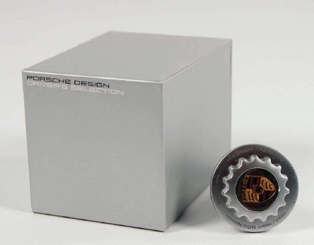 PORSCHE Porsche central nut as "bottle top", good (1 of 1)