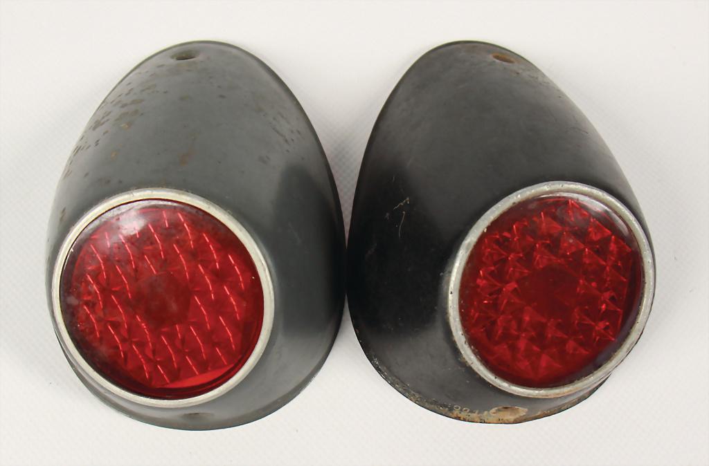 VOLKSWAGEN mixed lot of 2 taillight cases with glasses, (1 of 2)