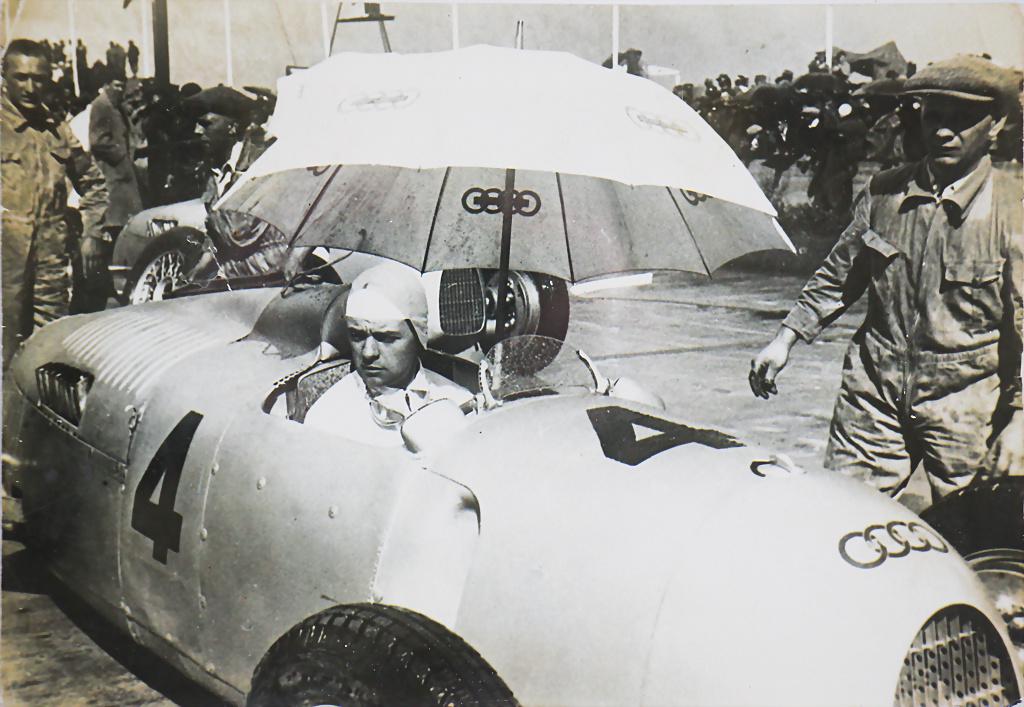 AUTO UNION / BERND ROSEMEYER 1935, original B/W photo (1 of 2)