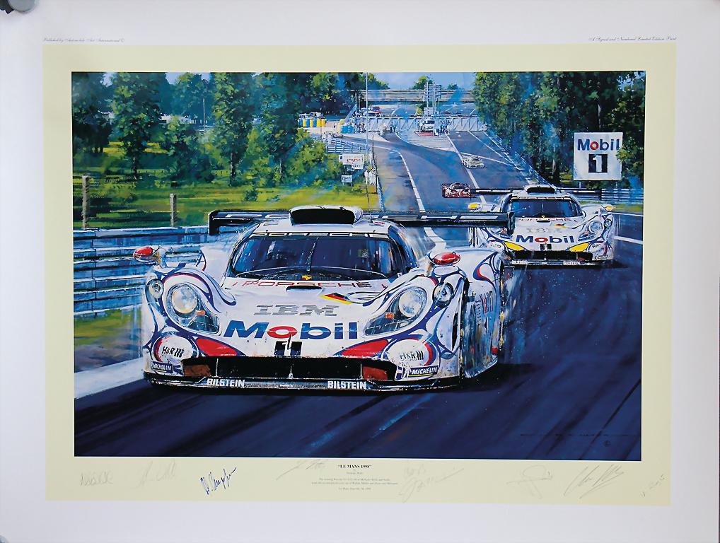 PORSCHE / NICOLAS WATTS art printing "Le Mans 1998" by: PORSCHE / NICOLAS WATTS art printing "Le Mans 1998" by Nicolas Watts, autographed by Jürgen Barth, Singer, Ortelli, Uwe Alzen, 64x83, with bad spot at the upper left edge, otherwise good condition Ge
