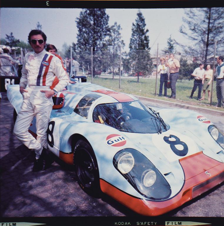 PORSCHE original color diapositive image Jo Siffert: PORSCHE original color diapositive image Jo Siffert beside a Gulf-Porsche 917, 1000Km Monza 1970, 6x6cm, good condition German Description PORSCHE Original Farbdia-Positiv Jo Siffert neben Gulf-Porsch
