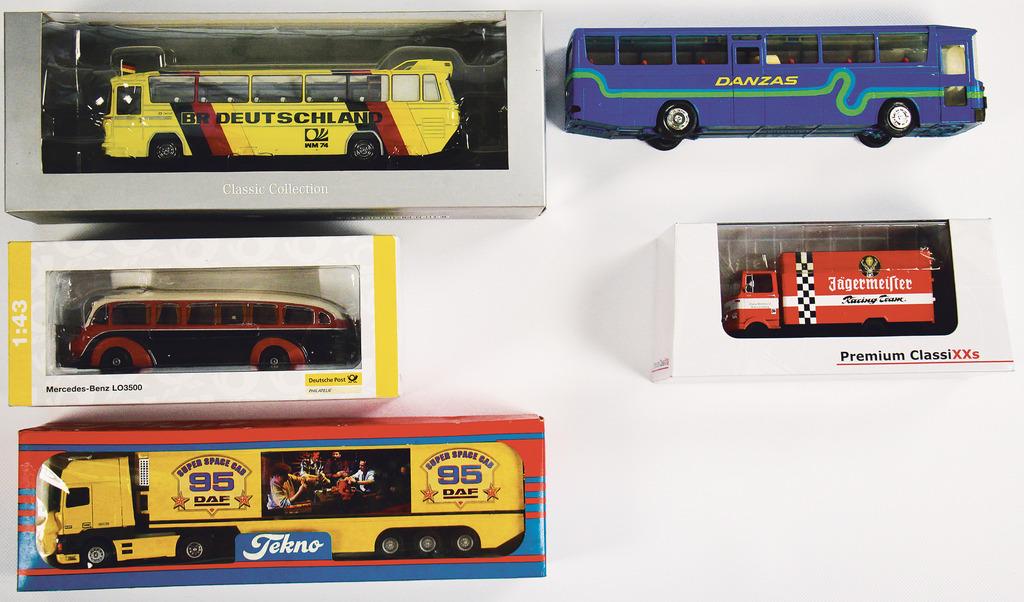 ミニカー TEKNO MERCEDES BENZ 0302 BUS s-l1200.jpg