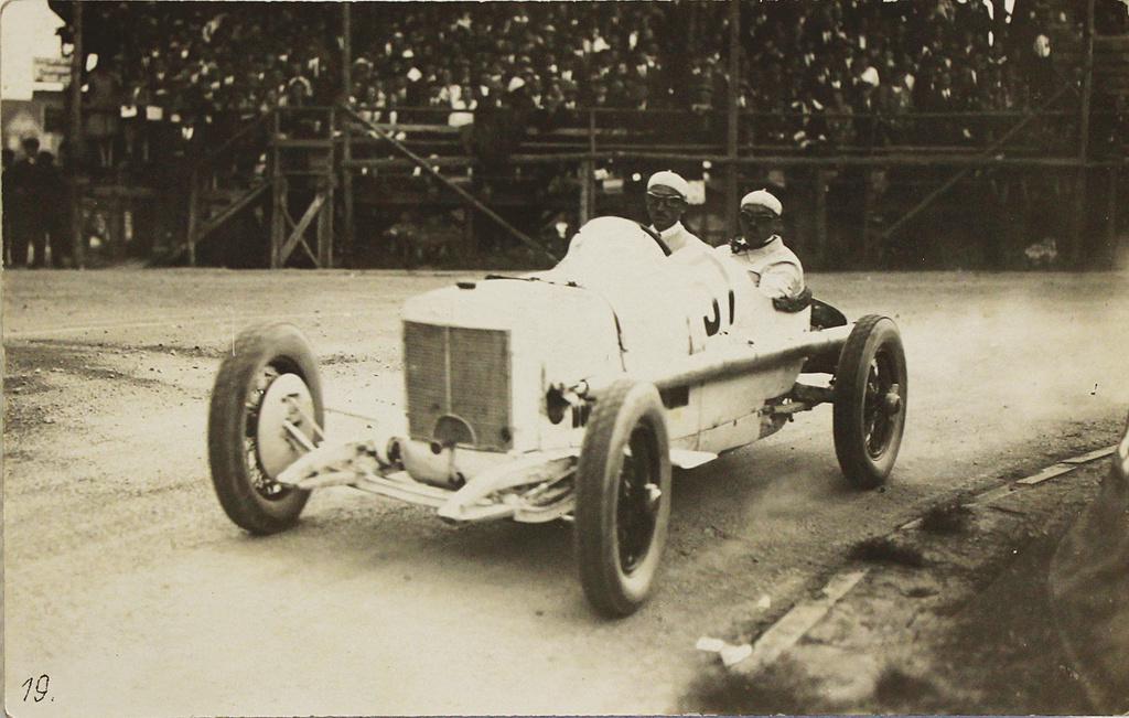 Christian Werner/Daimler Motoren Gesellschaft "Rund um: Christian Werner/Daimler Motoren Gesellschaft "Rund um die Solitude"September 12th 1926, Christian Werner in a Mercedes 2 liter 8 cylinder car, 9x12cm, estate Merz German Description Christian Werner/