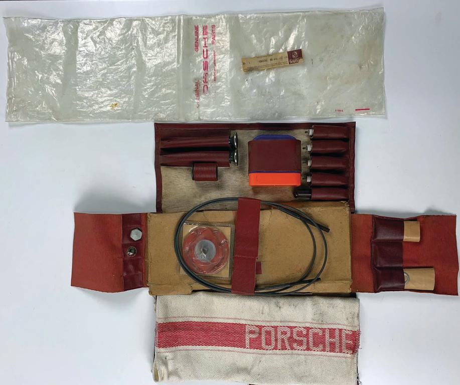 PORSCHE Travelkit for Porsche 356 A, very rare (the (1 of 3)