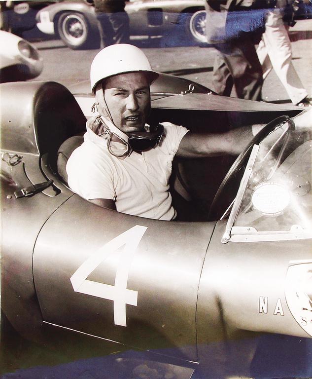 STIRLING MOSS 1958, original B/W photo, Moss at the: STIRLING MOSS 1958, original B/W photo, Moss at the steering wheel of a Ferrari sports car probably South America, beautiful photo, 24x18cm German Description STIRLING MOSS 1958, original s/w Aufnahme