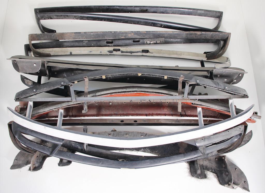 LAMBORGHINI mixed lot with 22 pieces, for Miura bumpers, front and back with forms, partially (1 of 2)