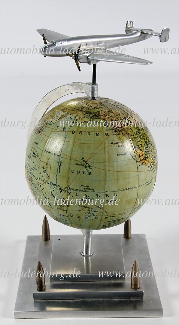 writing desk model globe with applied passenger aircraft made of metal, height: 24cm, good condition: writing desk model globe with applied passenger aircraft made of metal, height: 24cm, good condition German Description Schreibtischmodel Globus mit aufgebrachten Passagierflugzeug aus Metall, Hö