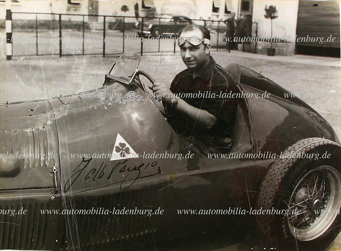 JUAN MANUEL FANGIO handsigned original B/W photo, Juan Manuel Fangio in an Alfa Romeo with original (1 of 2)