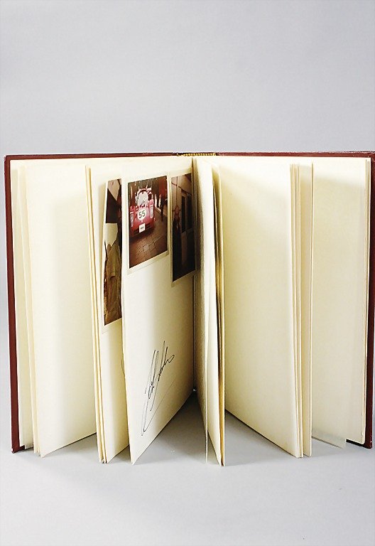 photo album with 10 B/W -/ color photos and 19 si: photo album with 10 B/W -/ color photos and 19 signatures, '60s/'70s; by e.g. Elford, Kellners, Surtees, Müller, Koch, Neerpasch, Lins, Basche, Marko, Kauhsen, etc., everything about Porsche and Ferr