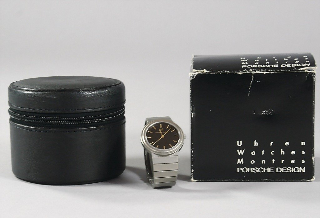 PORSCHE DESIGN/IWC mixed lot 2-pieces, gentlemen: PORSCHE DESIGN/IWC mixed lot 2-pieces, gentlemen- and ladies watch IWC, and Porsche design , both in original packing, working German: PORSCHE DESIGN/IWC Konv. 2-teilig, Herren- und Damenuhr IWC, sowi