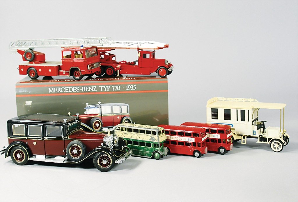 big mixed lot of 82 pieces, tin toys, different s: big mixed lot of 82 pieces, tin toys, different scales, among them 2x Mercedes-Benz type 770, 1935, 1x one of it in original packing; fire engine D.B.G.M. 439; 4 bus 18 BL; Mercedes-Benz bus; bus Rena