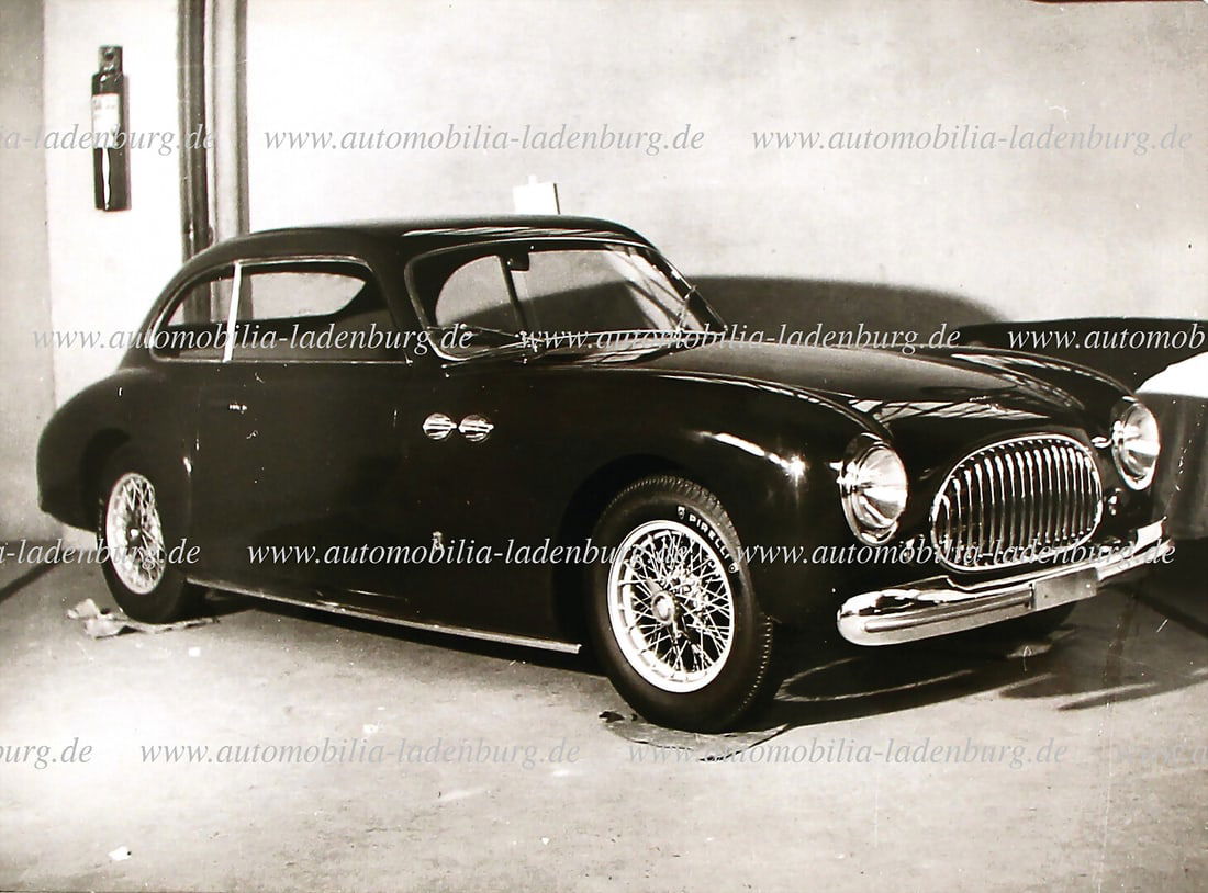 CISITALIA original B/W photo "Cisitalia 2+2 coupe" 1950 (13x18cm), archive "Adriano Cimarosti" (not: CISITALIA original B/W photo "Cisitalia 2+2 coupe" 1950 (13x18cm), archive "Adriano Cimarosti" (not stamped) German Description CISITALIA Original s/w Aufnahme ,,Cisitalia 2+2 coupe“ 1950 (13x18