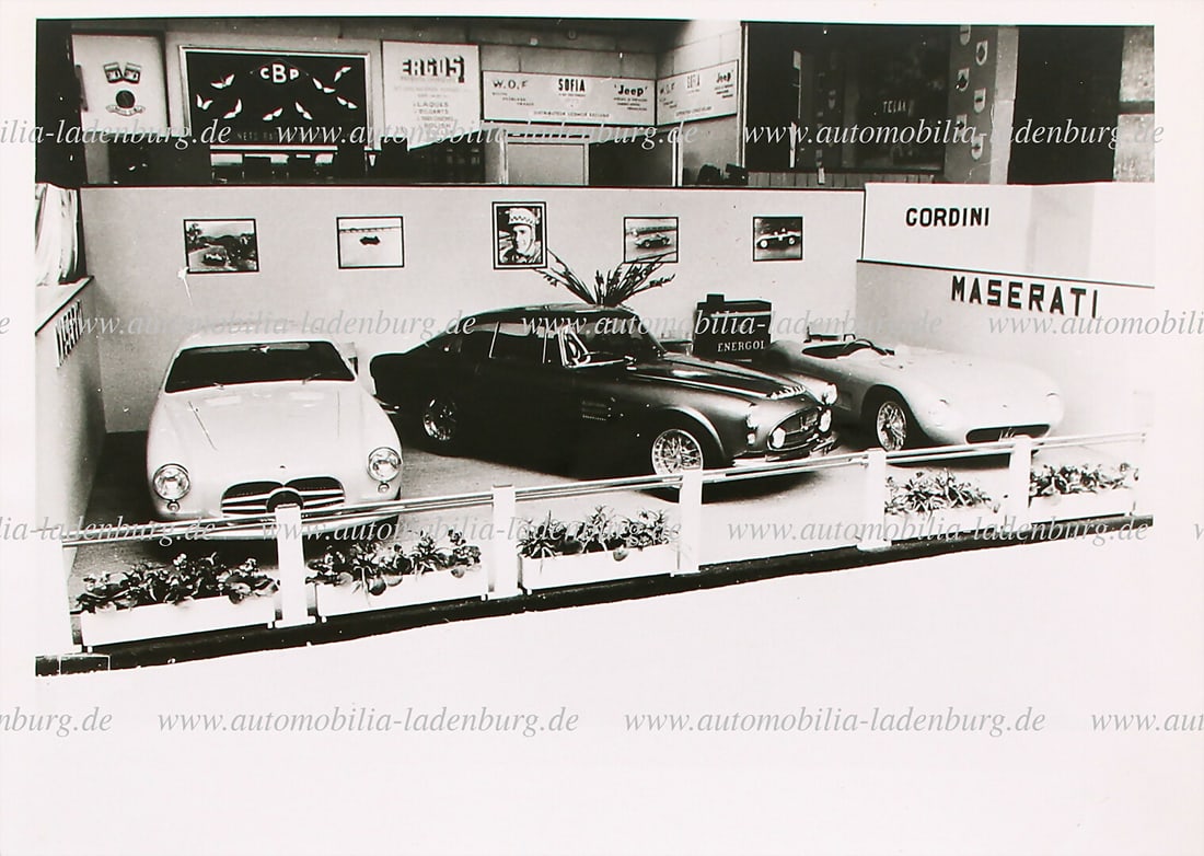MASERATI original B/W photo Maserati exhibition stand Paris 1955, among others Maserati A6G 2000,: MASERATI original B/W photo Maserati exhibition stand Paris 1955, among others Maserati A6G 2000, 13x17.5cm, stamped "Rob de la Rive Box" German Description MASERATI Original s/w Aufnahme Maserati Mes