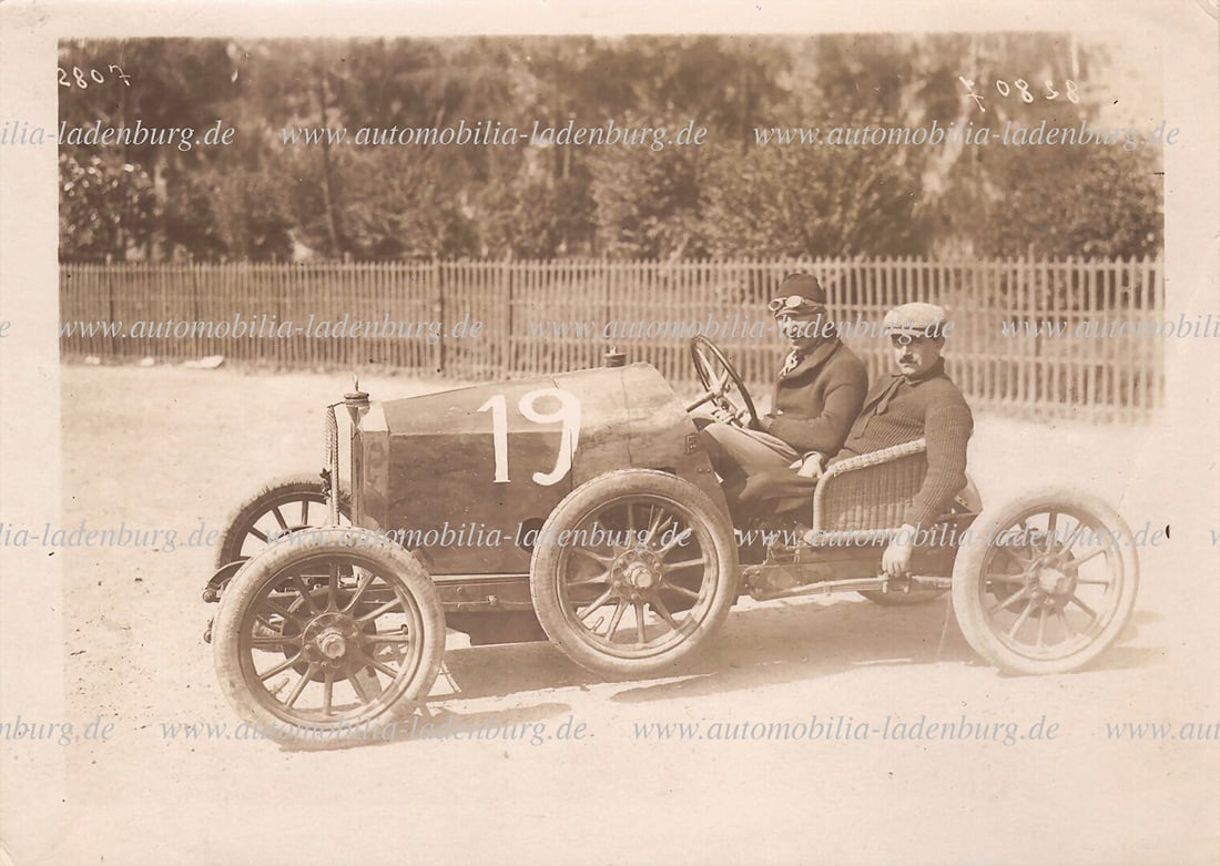 original B/W photo Jules Goux with a co-driver at steering wheel, 12.7x18cm, stamped "Photo: original B/W photo Jules Goux with a co-driver at steering wheel, 12.7x18cm, stamped "Photo Meurisse" German Description Original s/w Aufnahme Jules Goux mit Beifahrer am Steuer, 12,7x18cm, gestempet