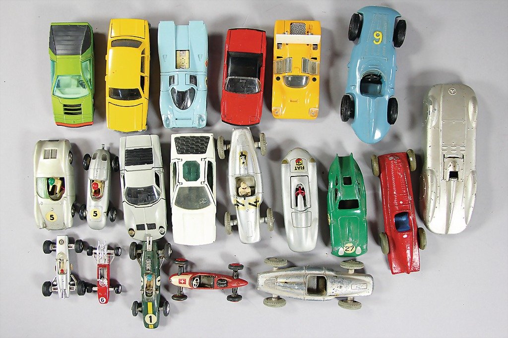 mixed lot of model cars, all in all 20 pieces, hi: mixed lot of model cars, all in all 20 pieces, high-quality, among them Solido Porsche 550 Spyder with driver figure, Solido Porsche formula 2 with driver figure, Dinky Toys Alfa Romeo P33 Bertone, Po