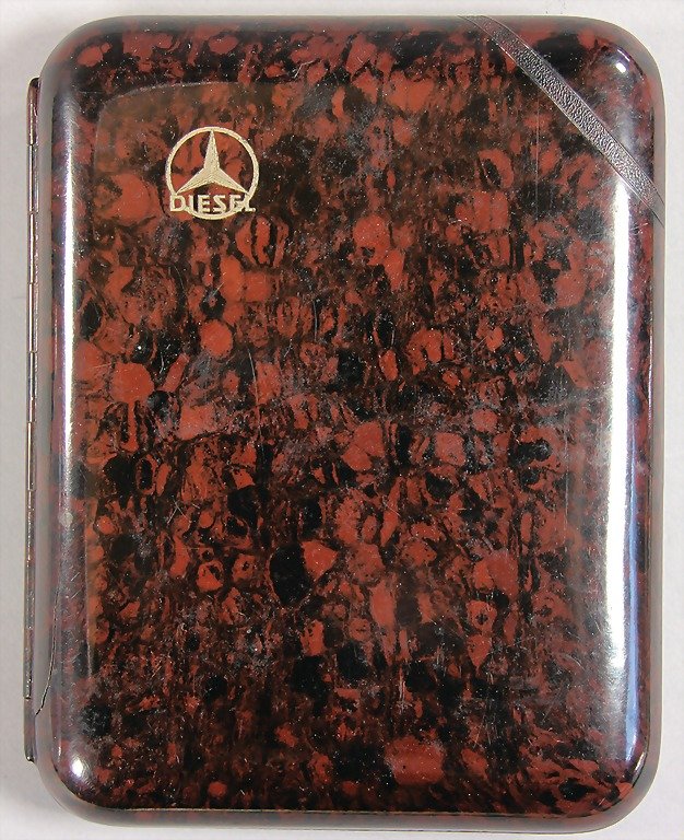 MERCEDES-BENZ, '30s , cigar-case, bakelite, front: MERCEDES-BENZ, '30s , cigar-case, bakelite, front side stamped Mercedes-Benz star diesel, 14 x 11.5 cm. good condition German Description MERCEDES-BENZ 30er Jahre, Zigarrenetui, Bakelit, Vorderseite g