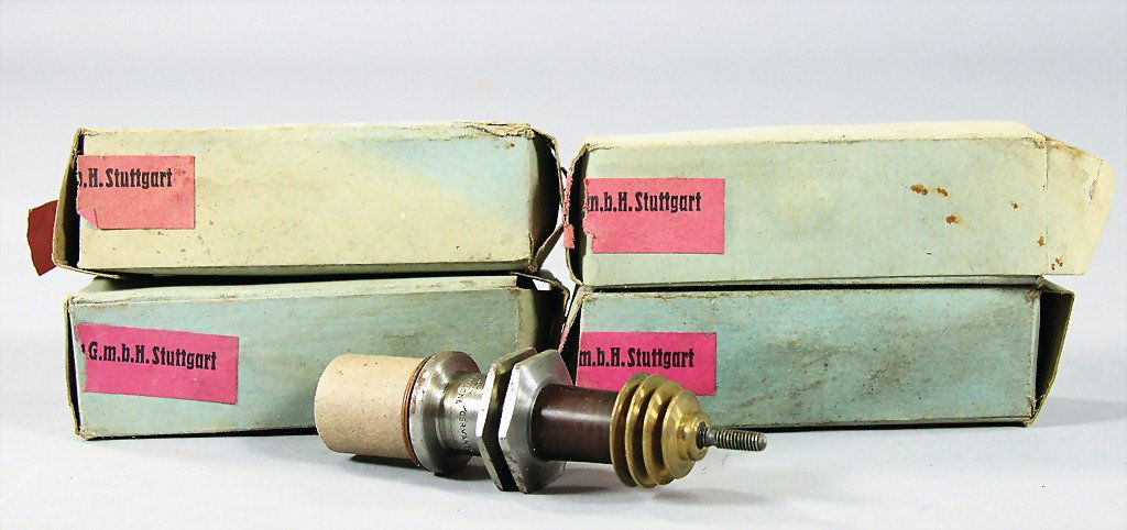 BOSCH, mixed lot of 5 racing spark plugs, '30s, Bosch t: BOSCH, mixed lot of 5 racing spark plugs, '30s, Bosch type M370G4, in original packing with the label "Instand gesetzt" for racing car from the '30s, like Mercedes-Benz, Auto-Union and others German D