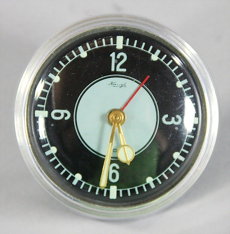 VDO/KIENZLE, car clock, with a diameter of 67 mm, good : VDO/KIENZLE, car clock, with a diameter of 67 mm, good condition German Description VDO/KIENZLE Autouhr, Durchmesser 67 mm, guter Zust.