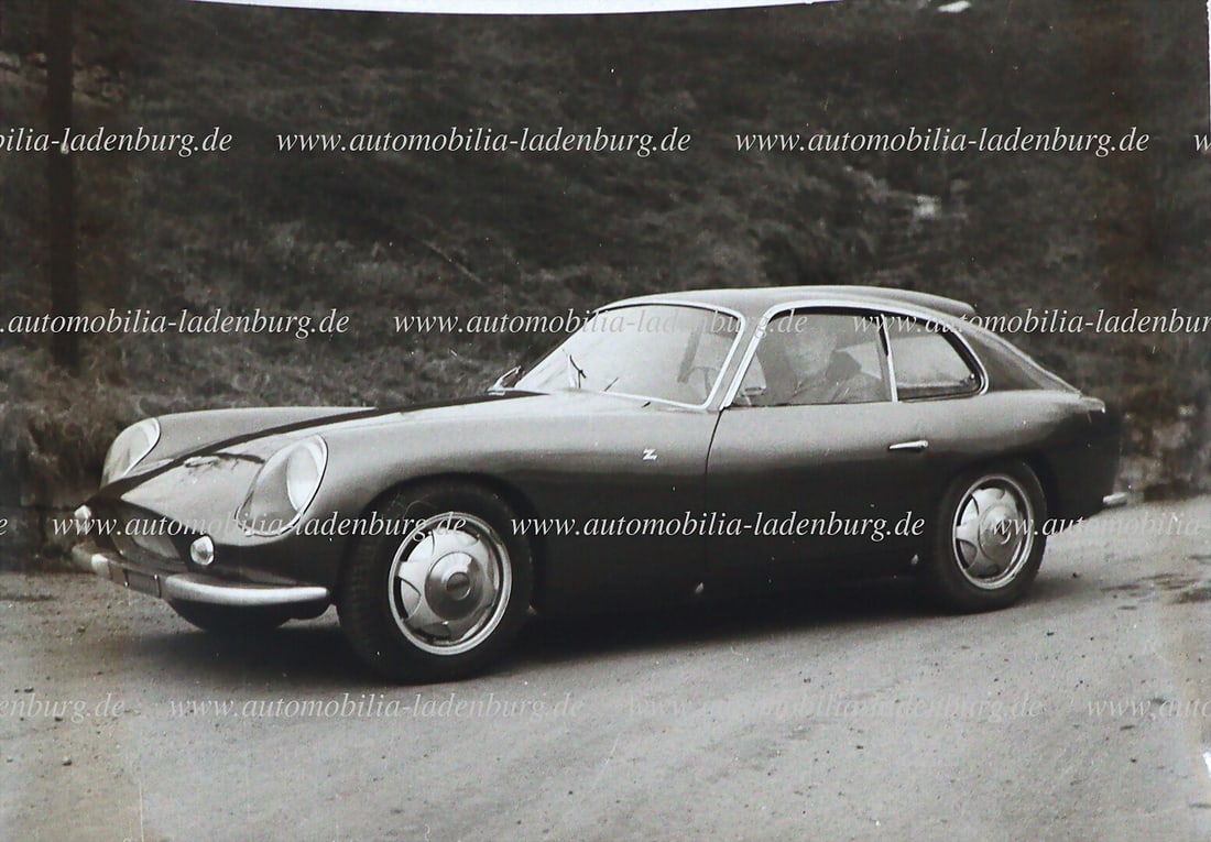 OSCA original b/w factory photo, OSCA 1600 GT, stamped "Carrozzeria Zagato" on the reverse, 13x18cm: OSCA original b/w factory photo, OSCA 1600 GT, stamped "Carrozzeria Zagato" on the reverse, 13x18cm German Description OSCA original s/w Werksfoto, OSCA 1600 GT, rückseitig gestempelt "Carrozzeri