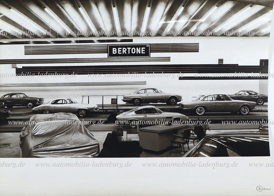 Original b/w photograph (Baldassi), Bertone exhibition stand Turin 1962, including ASA 1000GT, Alfa: Original b/w photograph (Baldassi), Bertone exhibition stand Turin 1962, including ASA 1000GT, Alfa Romeo Giulietta Sprint, BMW..., 18x24cm German Description Original s/w Aufnahme (Baldassi), Bertone