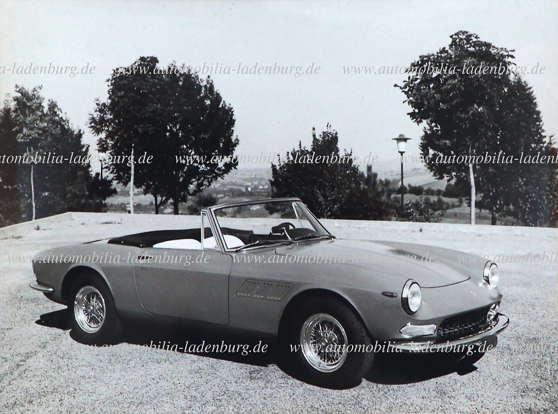 FERRARI Original b/w photo / factory photo Ferrari 275 GTS Spyder 2-3 posti, 13x18cm, stamped (1 of 2)