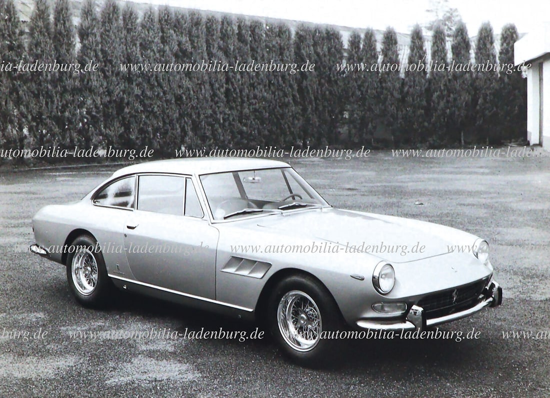 FERRARI Original b/w photo Ferrari 330 GT Coupe 2+2, 13x18cm, stamped "Carrozzeria Pininfarina" (1 of 2)