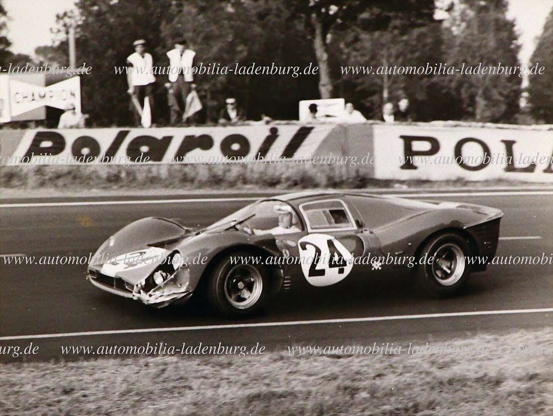 FERRARI Original b/w photo Mairesse / Beuerlys on Ferrari 330P4 (#0856), Le Mans 1967, 18x24cm, (1 of 2)