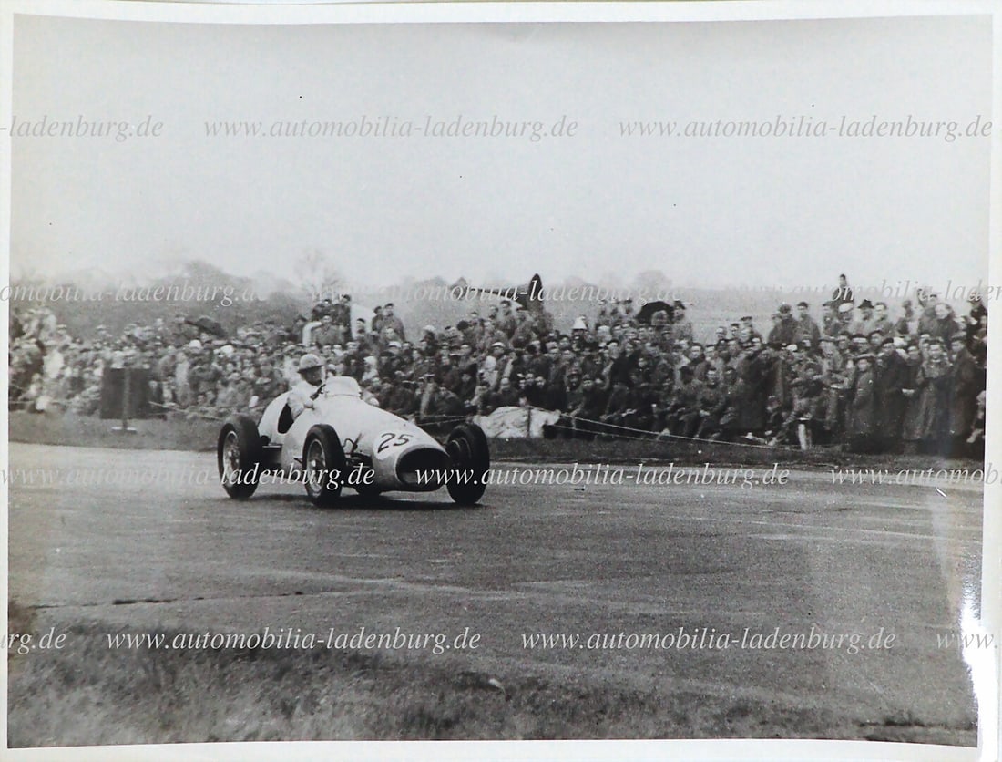 FERRARI Original b/w photo Louis Rosier on Ferrari 625 GP England 1954, 18x24cm German Description (1 of 2)