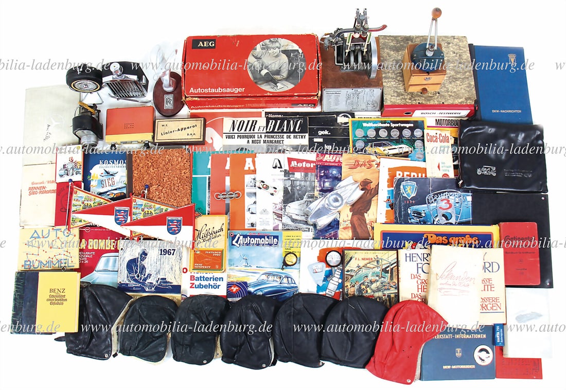 Lost property box over 60 pieces of various objects, including e.g.: 7 (motorcycle) hoods; W.T. (1 of 1)