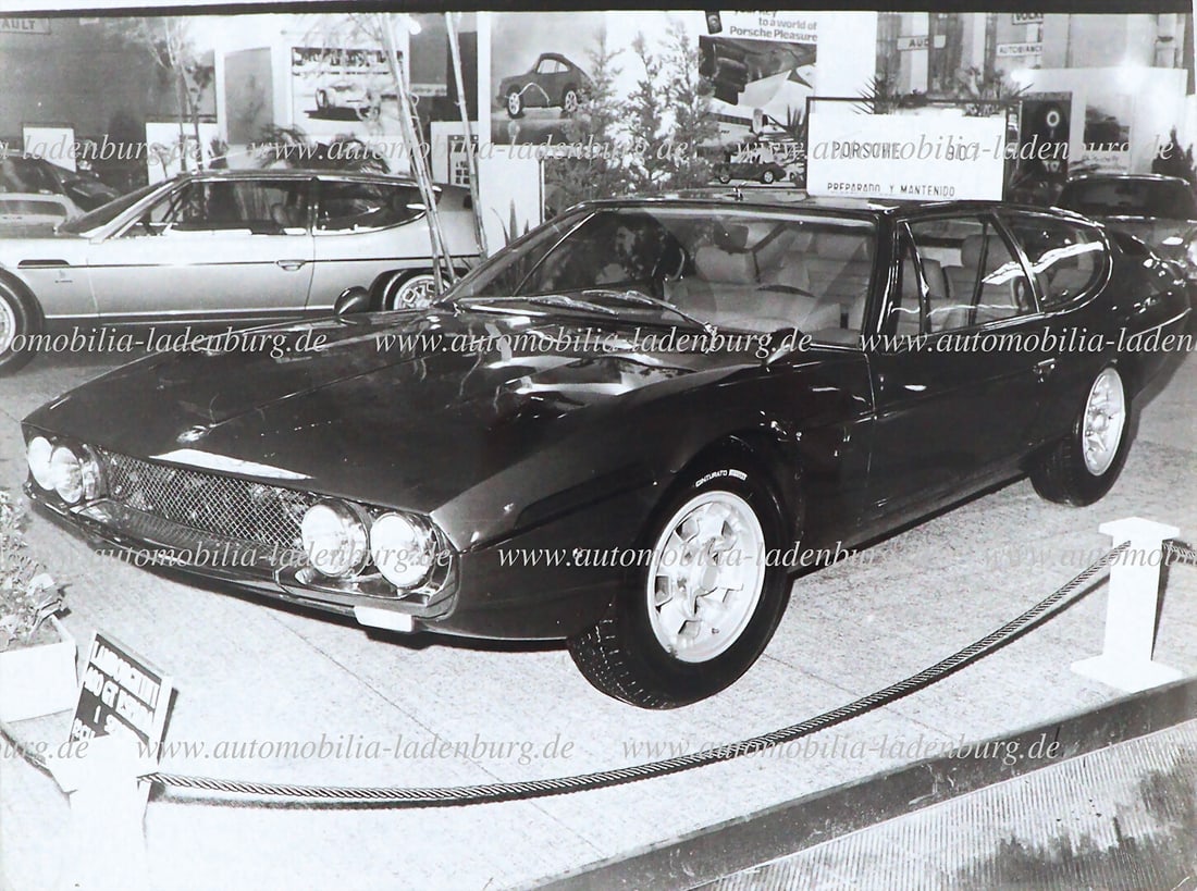 LAMBORGHINI Original b/w photo Lamborghini 400GT Espada on exhibition stand, automobile exhibition (1 of 2)