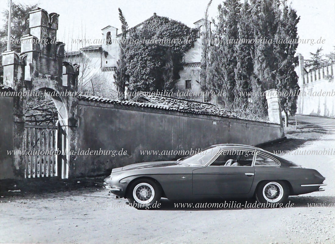 LAMBORGHINI Original b/w photo / factory photo Lamborghini 400GT 2+2, identical photo was used for: LAMBORGHINI Original b/w photo / factory photo Lamborghini 400GT 2+2, identical photo was used for the sales brochure, 18x24cm German Description LAMBORGHINI Original s/w Aufnahme / Werksfoto Lamborgh