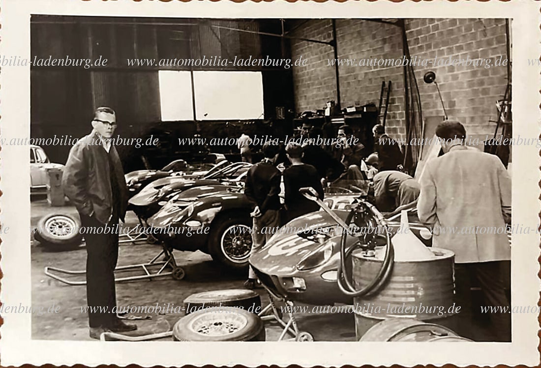 FERRARI Original b/w photo of mechanics working on the racing cars for Le Mans 1964, 8x12cm German (1 of 2)