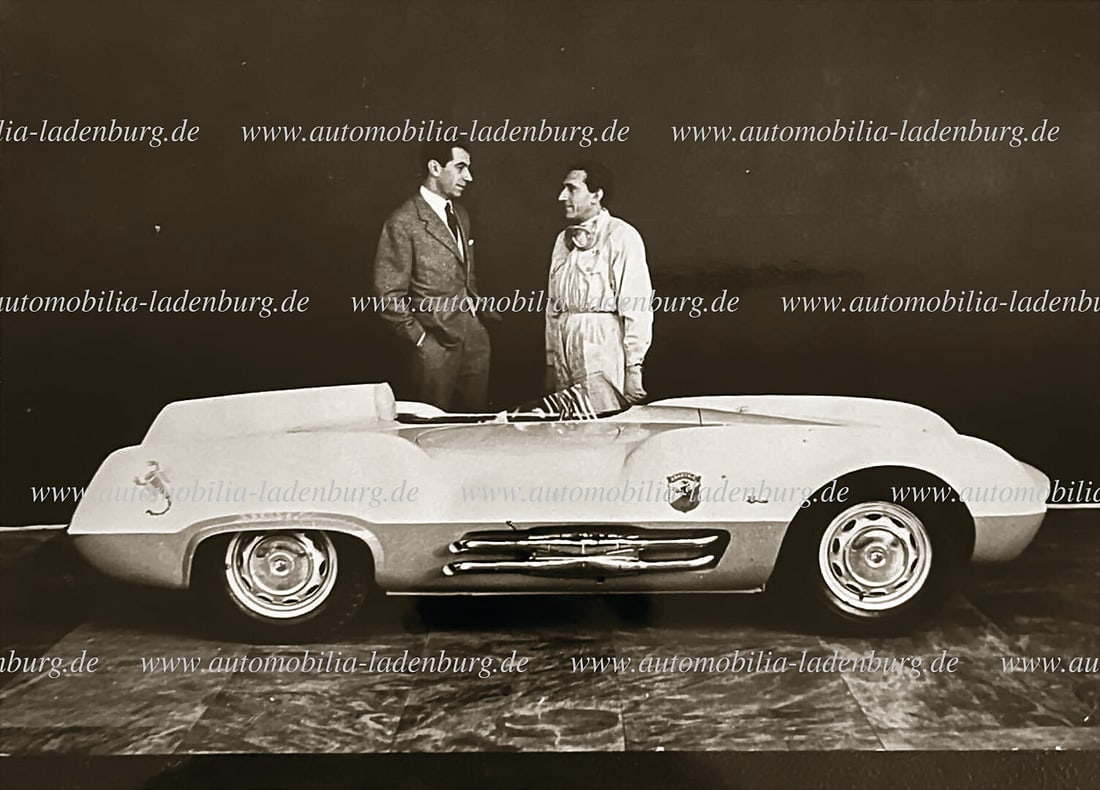 ABARTH Original b/w photo Giovanni Michelotti next to his designed Abarth 207A Spider Corsa 1955 (1 of 2)
