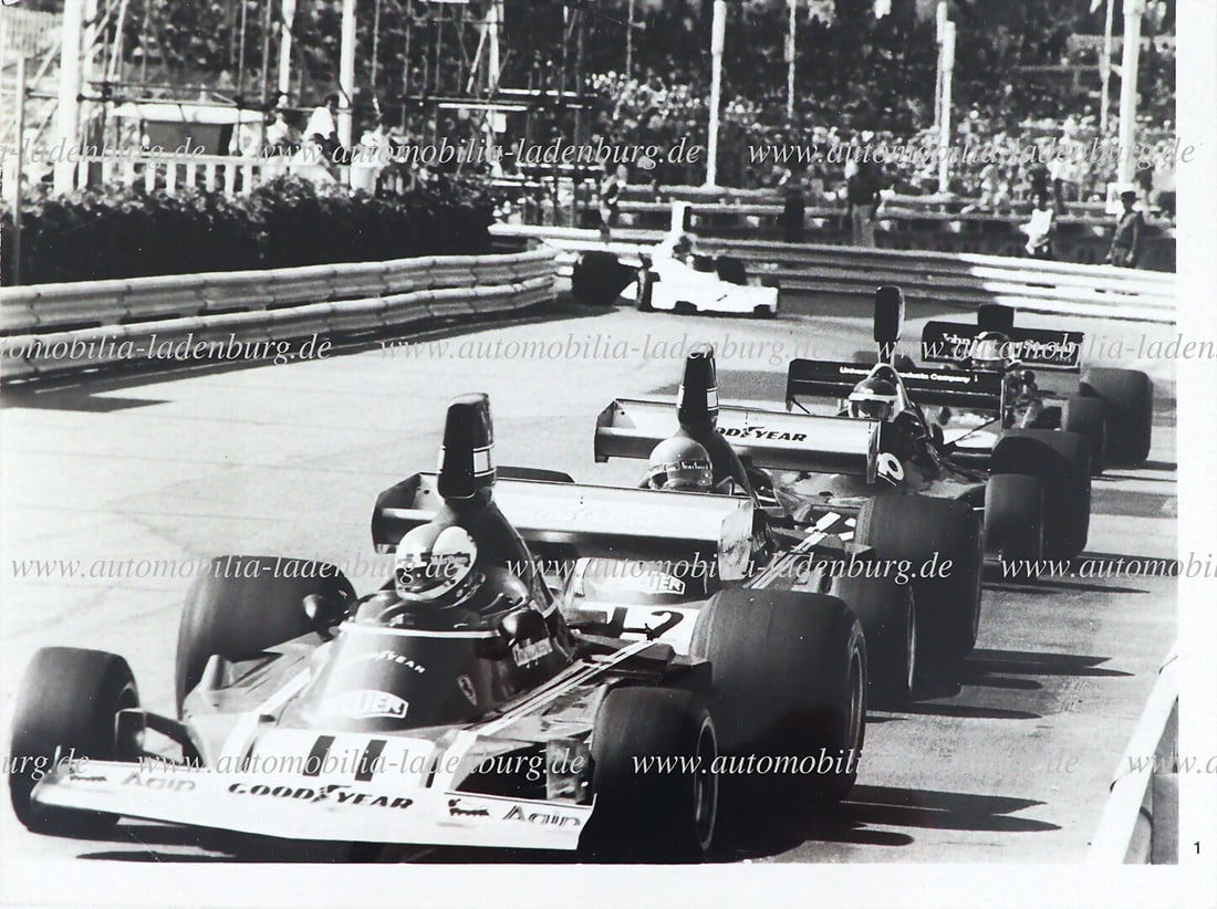 FERRARI Original b/w photo Clay Regazzoni on Ferrari 312B3 in front of Niki Lauda on Ferrari 312B3,: FERRARI Original b/w photo Clay Regazzoni on Ferrari 312B3 in front of Niki Lauda on Ferrari 312B3, GP Monaco 1974, 20x25cm German Description FERRARI Original s/w Aufnahme Clay Regazzoni auf Ferrari 