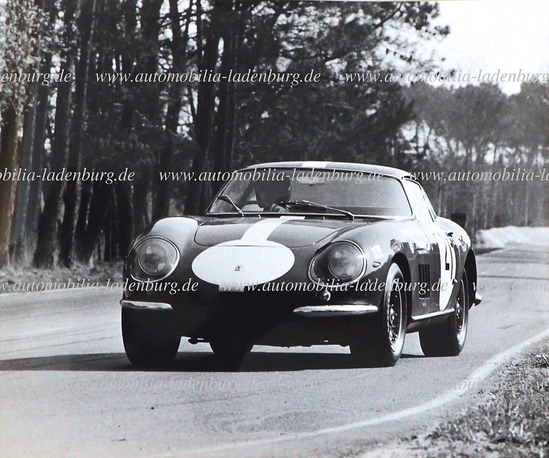 FERRARI Original b/w photo Ferrari 275GTB, 18x24cm German Description FERRARI Original s/w (1 of 2)