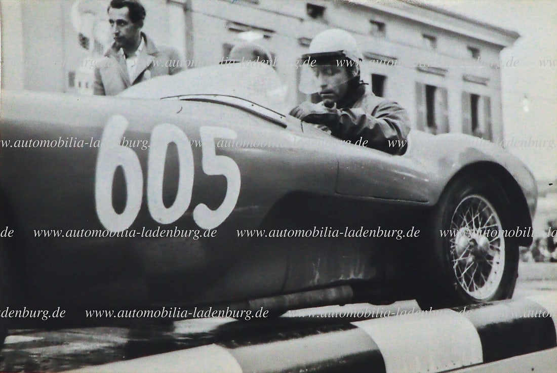FERRARI original b/w photo, Comotti / Ronchi on Ferrari 340 Fontana Spider (#0030MT), Mille Miglia: FERRARI original b/w photo, Comotti / Ronchi on Ferrari 340 Fontana Spider (#0030MT), Mille Miglia 1952, 10x14cm German Description FERRARI original s/w Aufnahme, Comotti / Ronchi auf Ferrari 340 Font