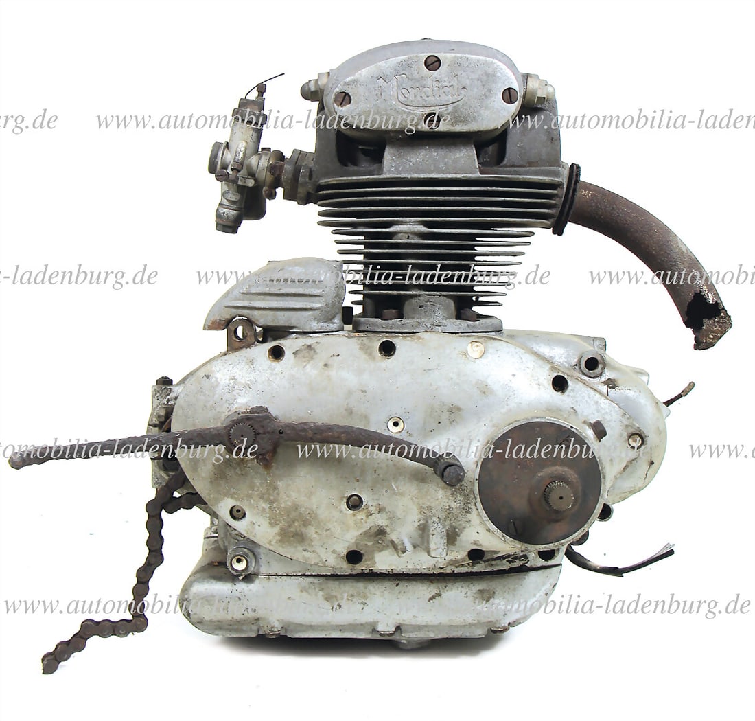 MONDIAL 1951, Mondial 125 ccm. Engine, engine number (1130), with Dell`Orto carburetor unrestored (1 of 3)