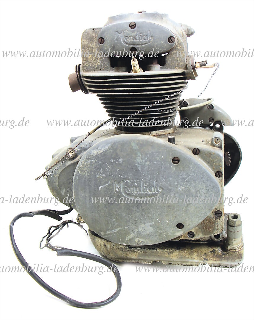 MONDIAL 40/50s, Mondial 125 ccm. Engine, engine number (1696), hole in side cover, unrestored (1 of 4)