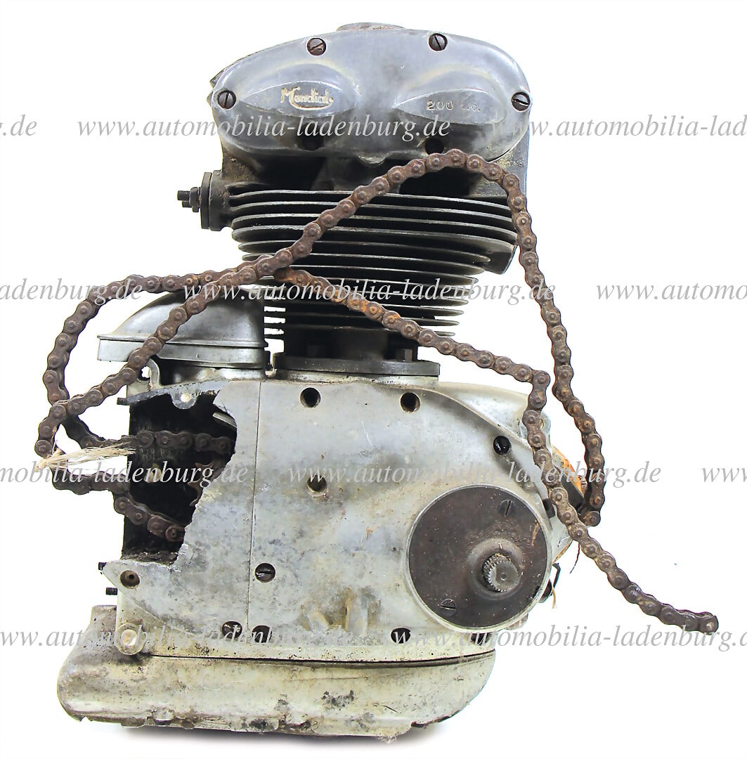MONDIAL 50's Mondial 200 ccm. Engine, engine number (794), unrestored original condition, broken (1 of 4)