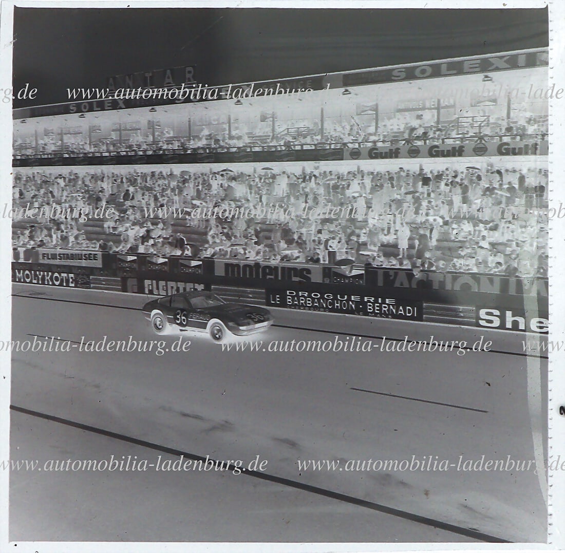 FERRARI Le Mans 1972, original b/w negative of the Ferrari 365 GTB/4 (#15373) by Bell / Pilette,: FERRARI Le Mans 1972, original b/w negative of the Ferrari 365 GTB/4 (#15373) by Bell / Pilette, 6x6cm, professional photo (incl. copyright) German Description FERRARI Le Mans 1972, original s/w Negat