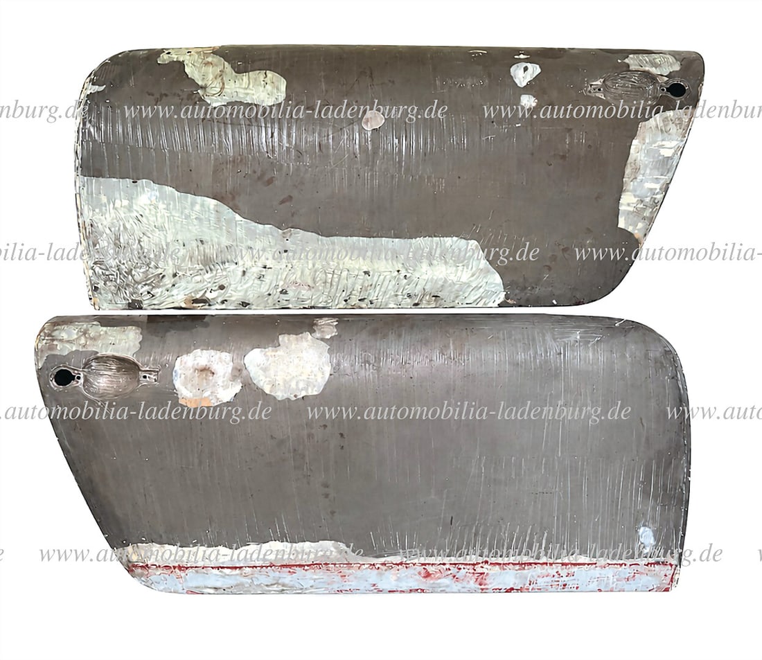 PORSCHE a pair of aluminum side doors, lightweight construction, for Porsche 911SC / RS, driver and: PORSCHE a pair of aluminum side doors, lightweight construction, for Porsche 911SC / RS, driver and passenger side, unrestored German Description PORSCHE ein paar Aluminium Seitentüren, Leichtbau