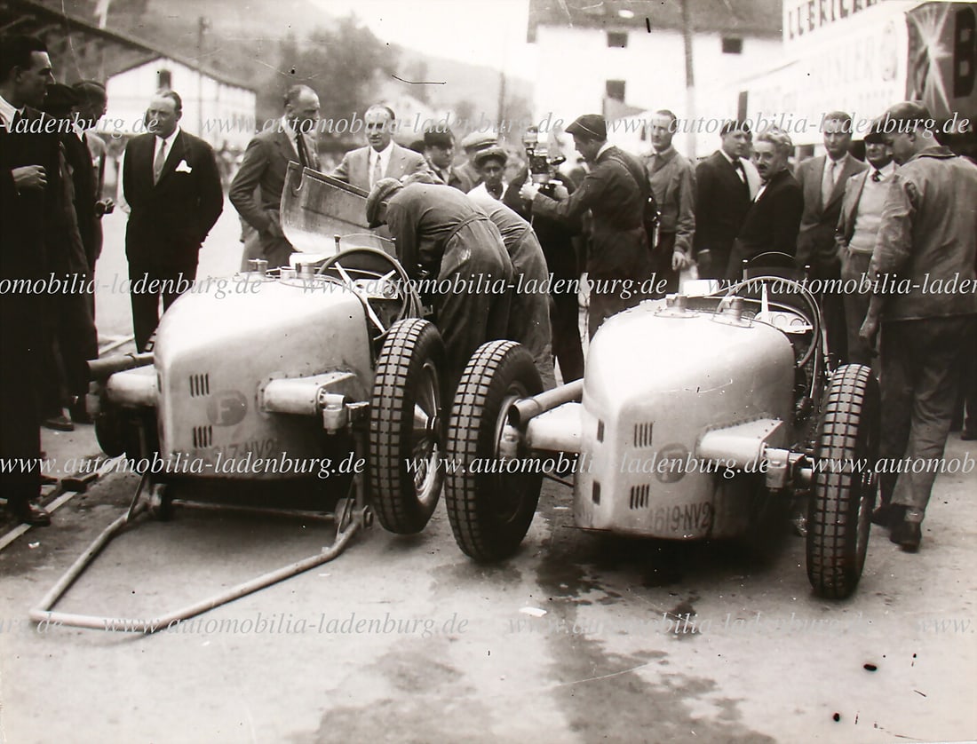 BUGATTI Original b/w photograph of mechanics working on the Bugatti T59 racing car, GP Spain San (1 of 2)