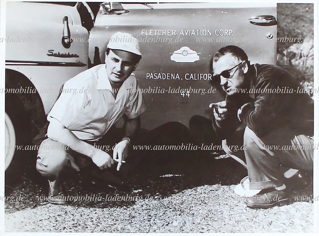 HANS HERRMANN 1953, original b/w photo, Karl Kling and Hans Herrmann with the Chevrolet Suburban (1 of 2)
