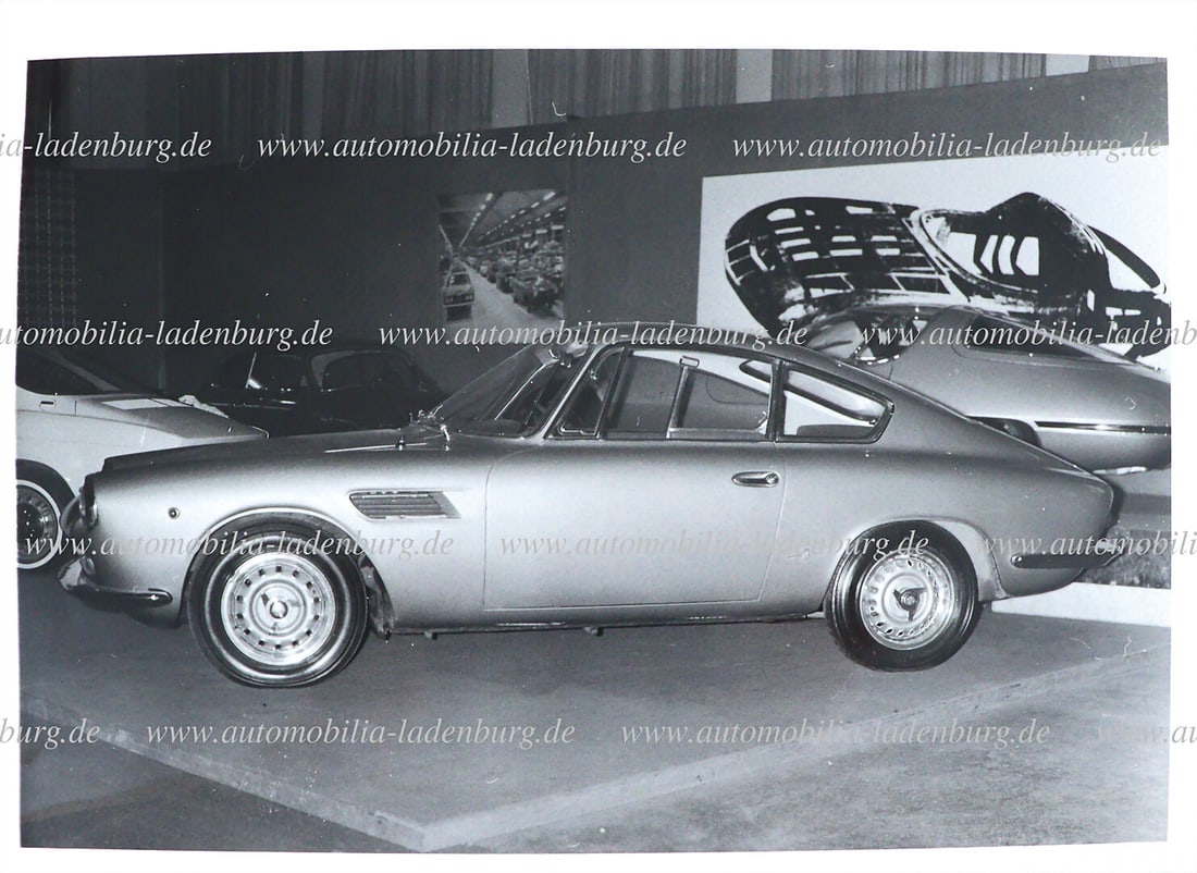 ASA (FERRARI) original b/w photo ASA 1000GT Bertone, on exhibition stand, 20,5x28cm German (1 of 2)