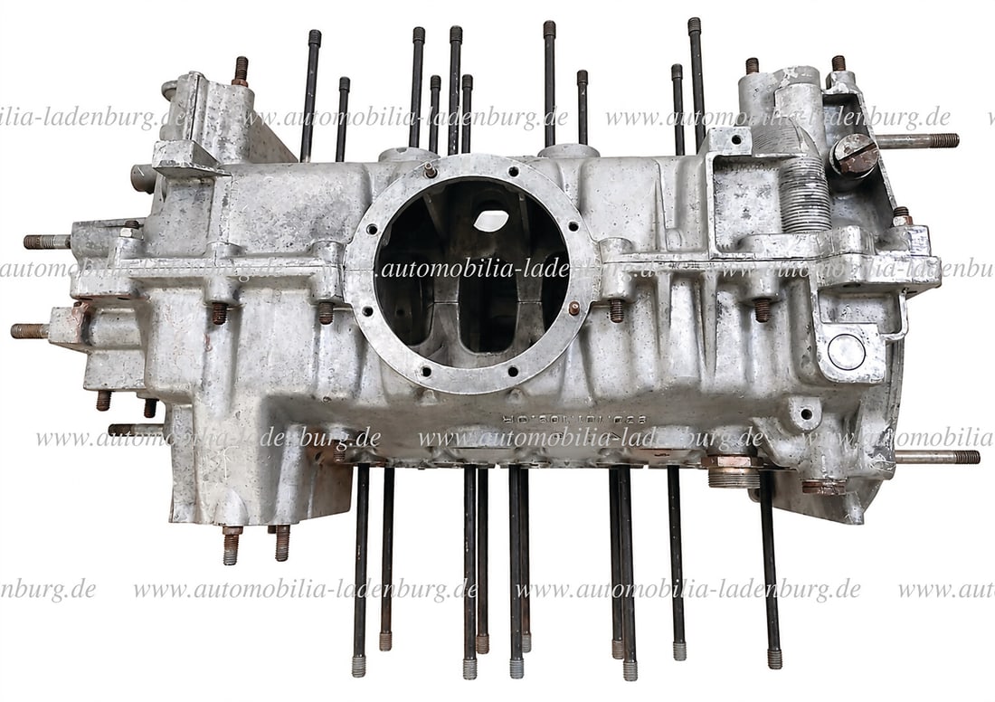 PORSCHE Aluminum engine housing / crankcase Porsche engine type 930/02, engine number ground out, (1 of 6)