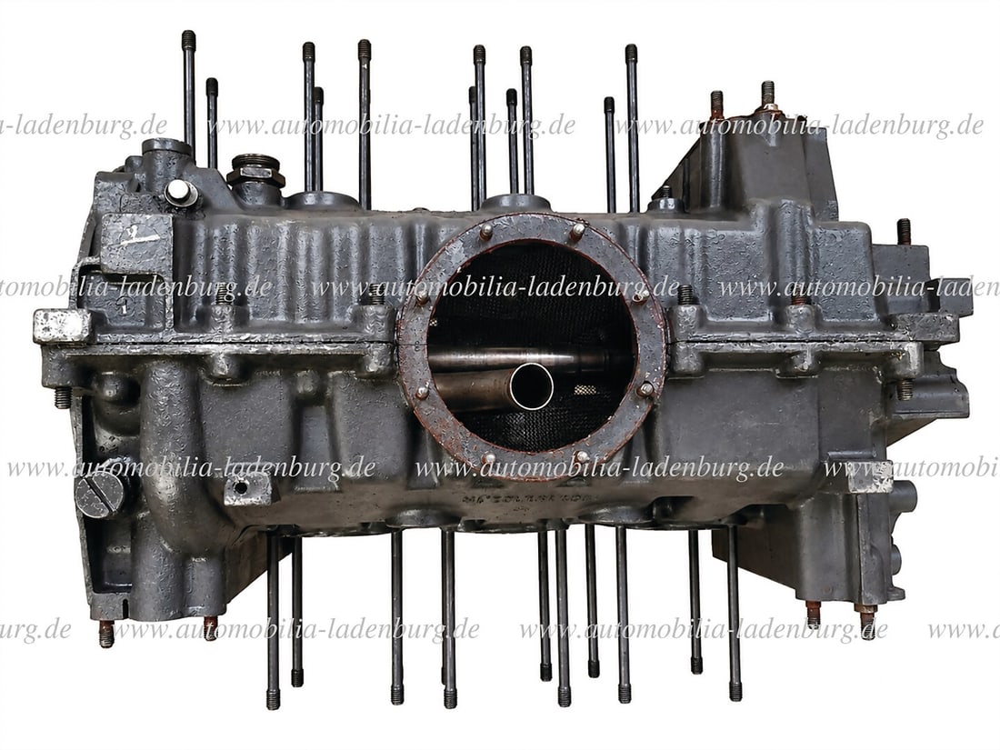 PORSCHE Aluminum engine housing / crankcase for Porsche 911L, engine number 3080234, engine type (1 of 5)